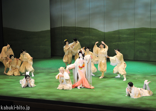 新作歌舞伎『あらしのよるに』前列左より、市村竹松、市村橘太郎、中村梅枝、中村萬太郎 新作歌舞伎『あらしのよるに』前列左より、市村竹松、市村橘太郎、中村梅枝、中村萬太郎