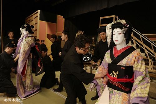 舞台裏も見られるシネマ歌舞伎『二人藤娘／日本振袖始』、公開記念エアウィーヴシアターのご案内