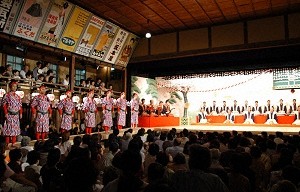 初日を迎えた永楽館柿落大歌舞伎