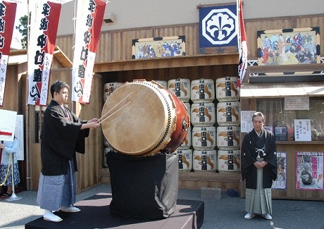 平成中村座に響く一番太鼓