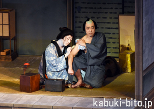 『刺青奇偶』 左より、中村七之助、市川中車 歌舞伎座「八月納涼歌舞伎」初日開幕