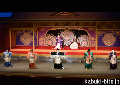 『マハーバーラタ戦記』 上段左より、中村時蔵、尾上菊五郎/下段左より、中村種之助、中村萬太郎、尾上松也、坂東亀蔵、坂東彦三郎 歌舞伎座「芸術祭十月大歌舞伎」初日開幕