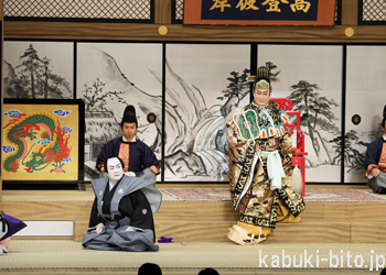 『漢人韓文手管始』 左より、中村鴈治郎、中村芝翫 歌舞伎座「芸術祭十月大歌舞伎」初日開幕