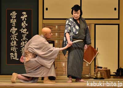 『裏表先代萩』 左より、市川團蔵、尾上菊五郎 歌舞伎座「四月大歌舞伎」初日開幕