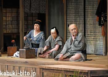 『巷談宵宮雨』 左より、中村雀右衛門、尾上松緑、中村芝翫 歌舞伎座「六月大歌舞伎」初日開幕