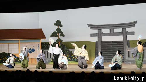 『雨乞其角』 左より、中村玉太郎、中村鷹之資、市川男寅、中村扇雀、中村橋之助、中村福之助、片岡千之助、中村歌之助、中村鶴松 『東海道中膝栗毛』 左より、市川團子、松本幸四郎、市川猿之助、市川染五郎
