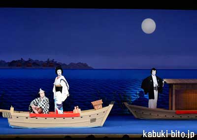 『盟三五大切』 左より、中村獅童、中村七之助、松本幸四郎 『東海道中膝栗毛』 左より、市川團子、松本幸四郎、市川猿之助、市川染五郎