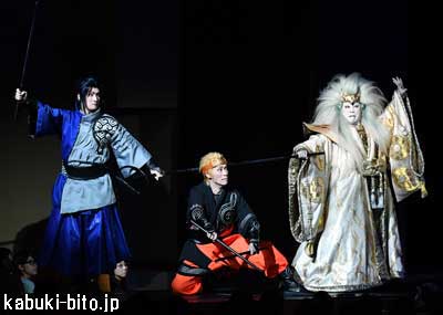 『NARUTO -ナルト-』 左より、中村隼人、坂東巳之助、市川猿之助 新作歌舞伎『NARUTO -ナルト-』初演、開幕