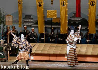 『出世太閤記』 左より、中村獅童、市川海老蔵. 歌舞伎座「七月大歌舞伎」初日開幕