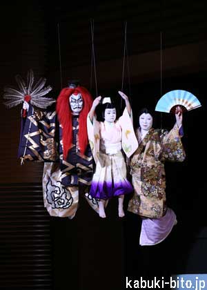 『雙生隅田川』 左より、市川右團次、市川右近、市川猿之助 大阪松竹座「十月大歌舞伎」襲名披露の賑わい