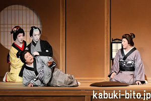 『お江戸みやげ』 手前左より、中村又五郎、中村時蔵/後列左より、尾上右近、中村梅枝 歌舞伎座「吉例顔見世大歌舞伎」初日開幕