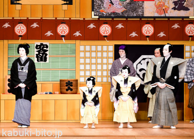 『弥栄芝居賑』 前列左より、中村七之助、中村長三郎、中村勘太郎、中村勘九郎 3年ぶりに浅草で幕を開けた「平成中村座」