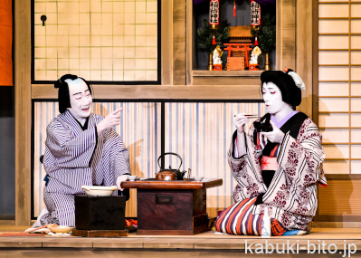 『狐狸狐狸ばなし』 左より、中村扇雀、中村七之助 3年ぶりに浅草で幕を開けた「平成中村座」