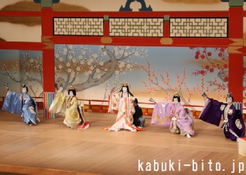 『寿栄藤末廣』 左より、中村虎之介、中村扇雀、坂田藤十郎、中村鴈治郎、中村壱太郎 大阪松竹座「壽初春大歌舞伎」初芝居の幕が開く
