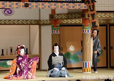 『松竹梅湯島掛額』 左より、中村七之助、松本幸四郎、市川猿之助 歌舞伎座「壽 初春大歌舞伎」初日開幕
