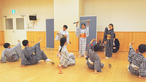 こども歌舞伎スクール 成果披露公演「歌舞伎、たのしい！」の稽古場から