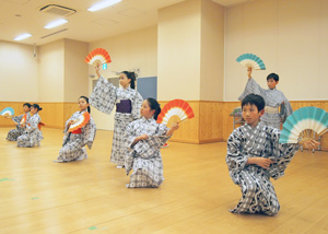 こども歌舞伎スクール「寺子屋」成果披露公演「歌舞伎、たのしい！」の稽古場から