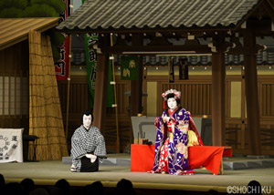 『新版歌祭文』「座摩社」 左より、中村錦之助、中村雀右衛門 歌舞伎座「四月大歌舞伎」初日開幕
