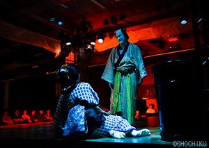 左から、中村壱太郎、中村獅童 「オフシアター歌舞伎」『女殺油地獄』熱気とともに初日開幕
