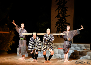 『東海道中膝栗毛』左より、市川團子、松本幸四郎、市川猿之助、市川染五郎 歌舞伎座「八月納涼歌舞伎」初日開幕