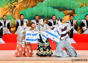 『素襖落』 左より、片岡市蔵、市川海老蔵、中村獅童 歌舞伎座「七月大歌舞伎」初日開幕