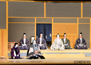『星合世十三團』二幕目 前列左より、中村魁春、市川海老蔵、後列左より、市川福太郎、市川男寅、中村梅玉、大谷廣松、市川九團次 歌舞伎座「七月大歌舞伎」初日開幕