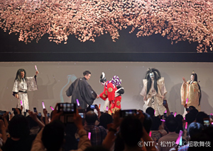 『今昔饗宴千本桜』 左より、初音ミク、中村獅童、澤村國矢、中村獅一 「八月南座超歌舞伎」リミテッドバージョンも開幕