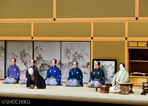 『松浦の太鼓』手前左より、中村東蔵、中村歌六/奥左より、中村蝶八郎、中村吉之丞、中村鷹之資、中村種之助、中村歌昇 歌舞伎座「秀山祭九月大歌舞伎」初日開幕