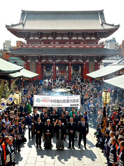 鴈治郎が浅草寺で襲名披露の「お練り」