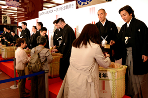 「GINZA KABUKIZA一周年記念鏡開き」