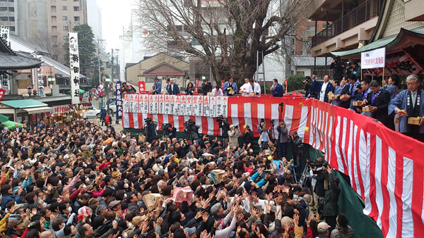 扇雀が櫛田神社で豆まきに参加