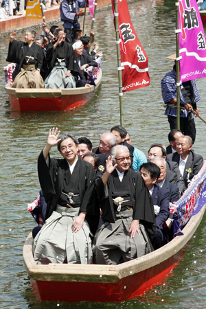 藤十郎らが船乗り込み「六月博多座大歌舞伎」