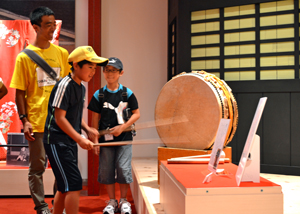 歌舞伎座ギャラリーへ福島県飯舘村の小学生を招待