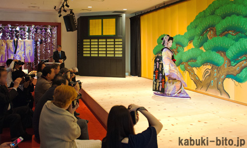 「歌舞伎座ギャラリー」デモンストレーションに京蔵が登場