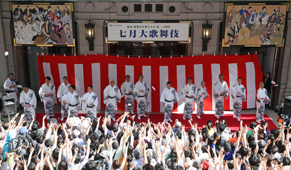 大阪松竹座「七月大歌舞伎」出演者が「船乗り込み」