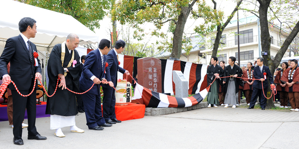 「平成中村座発祥の地記念碑」と「勘三郎の鼠小僧」除幕式