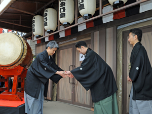 平成中村座に3年ぶりの一番太鼓が鳴り響く