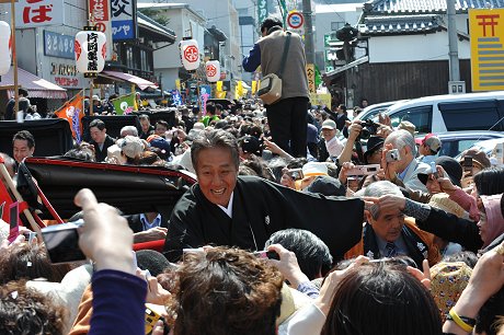 勘三郎 こんぴら歌舞伎でお練り