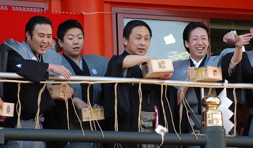 芝雀、右近、宗之助、弘太郎が神田明神で豆撒き