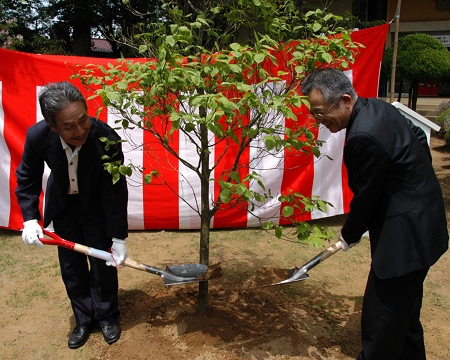 勘三郎「宗吾霊堂」で成功祈願