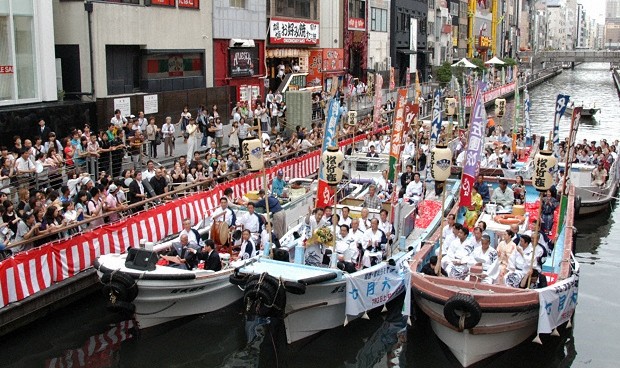 大阪松竹座で古式ゆかしき「船乗り込み」