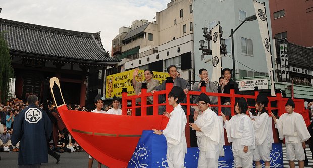安宅丸に平成中村座の出演者が乗船～東京時代まつりパレード