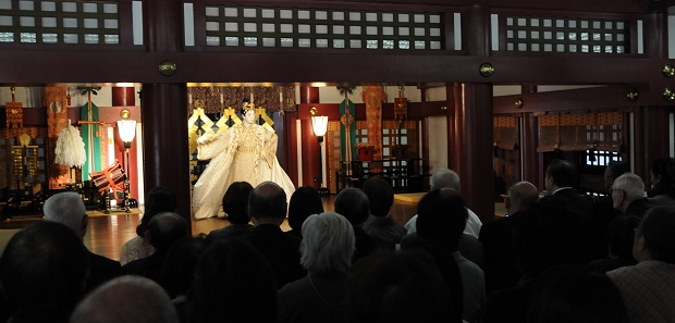 玉三郎が茨城県笠間稲荷神社で復興祈願の舞を奉納しました