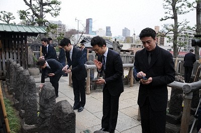 忠臣蔵にゆかりの深い泉岳寺で舞台成功祈願～四月花形歌舞伎『仮名手本忠臣蔵』