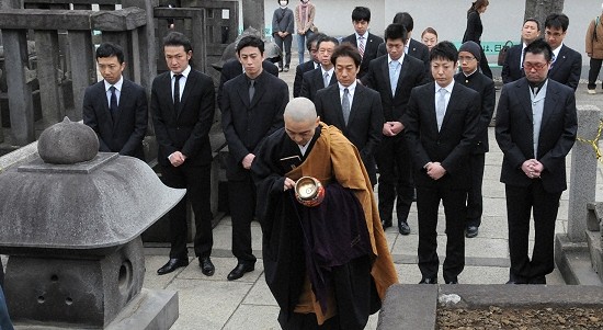 忠臣蔵にゆかりの深い泉岳寺で舞台成功祈願～四月花形歌舞伎『仮名手本忠臣蔵』