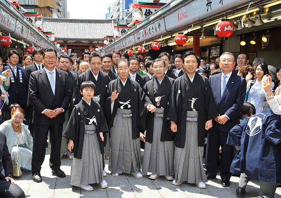 猿之助、亀治郎、香川照之らが「浅草寺お練り」を行いました～新橋演舞場「六月大歌舞伎」「七月大歌舞伎」