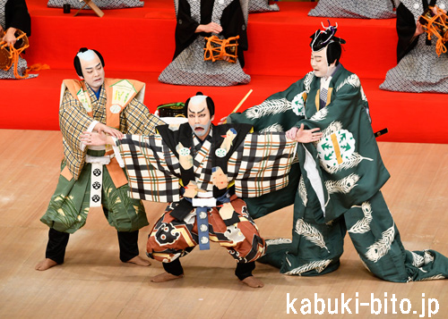 歌昇、種之助、吉之丞「子供歌舞伎教室」で『茶壺』上演｜歌舞伎美人