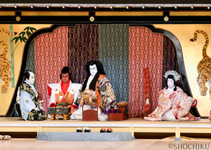 『金閣寺』左より、市川右團次、澤村國矢、中村獅童、片岡孝太郎 新橋演舞場「初春大歌舞伎」初日の賑わい