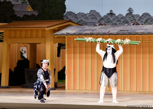 『め組の喧嘩』左より、市川海老蔵、市川右團次 新橋演舞場「初春歌舞伎公演」初日の賑わい