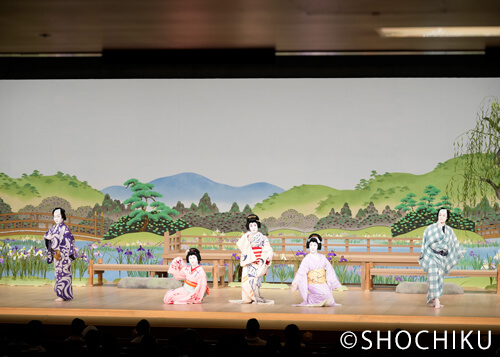 『あやめ浴衣』左より、中村鷹之資、中村玉太郎、中村魁春、坂東新悟、中村歌之助 歌舞伎座「團菊祭五月大歌舞伎」初日開幕